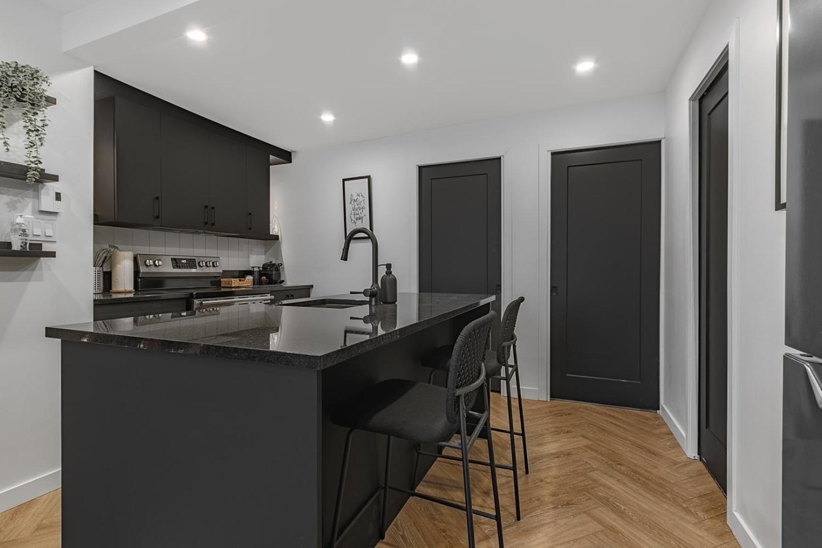 Les Appartements Du 300 Québec Exteriör bild